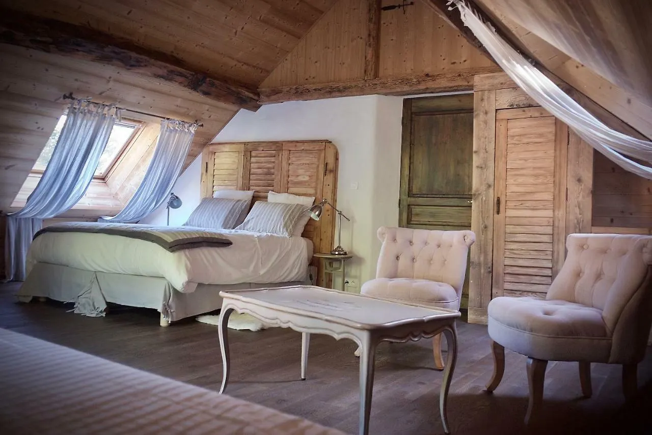 Guest house Chambres D'Hotes Des Lodges De La Cascade Yenne France